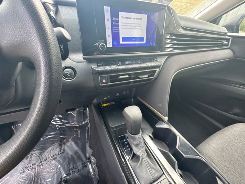 Used 2025 Toyota Camry LE image 30