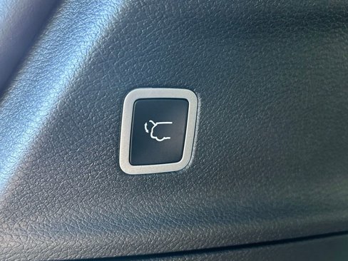New 2025 Chrysler Pacifica Select image 37