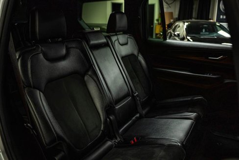 Used 2024 Jeep Grand Cherokee L Laredo image 12