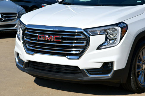 Used 2024 GMC Terrain SLT image 3