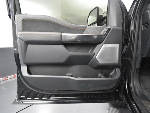Used 2024 Ford F250 Platinum image 18