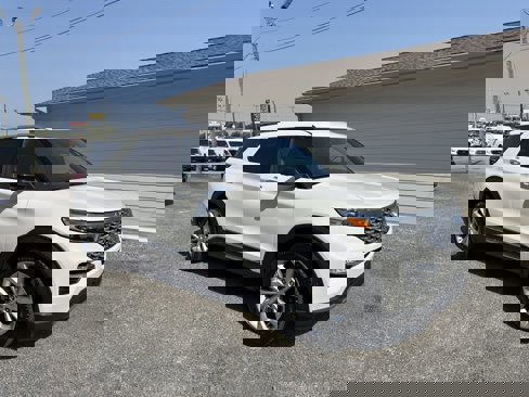 Used 2022 Ford Explorer Platinum image 2