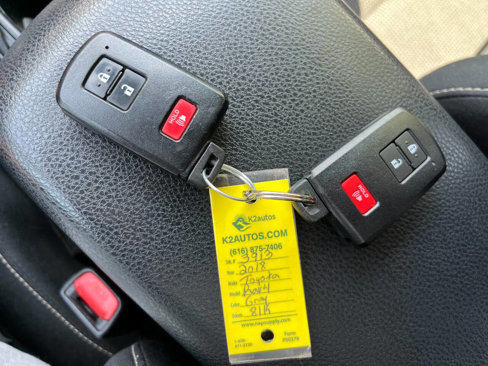 Used 2018 Toyota RAV4 AWD Hybrid image 12