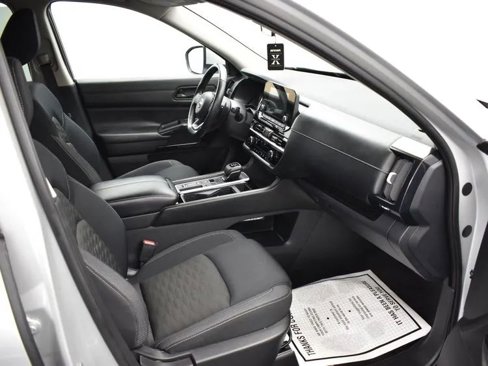 Used 2023 Nissan Pathfinder SV image 16
