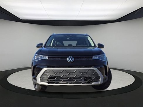 New 2025 Volkswagen Taos SE image 2