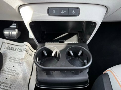 Used 2025 Volkswagen ID. Buzz 1st Edition image 21