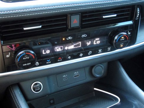 Used 2021 Nissan Rogue Platinum image 15
