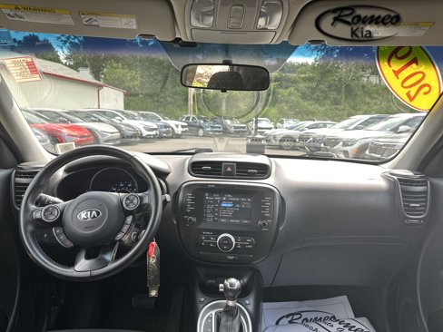 Used 2019 Kia Soul + image 12