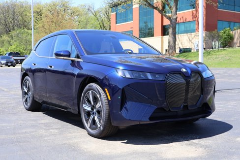 New 2026 BMW iX xDrive45 image 1