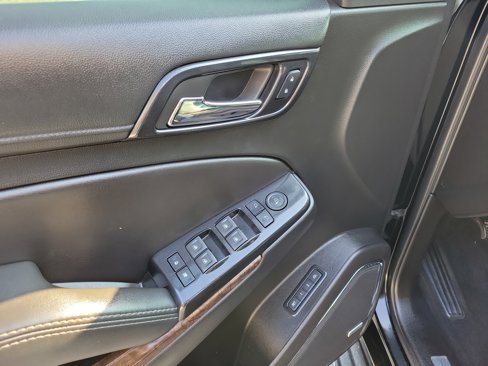 Used 2018 Chevrolet Suburban LT image 11