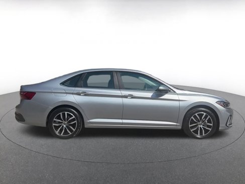 Used 2025 Volkswagen Jetta SE image 16