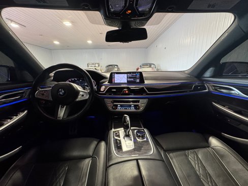 Used 2021 BMW 750i xDrive w/ Executive Package image 29