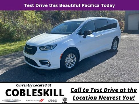 New 2026 Chrysler Pacifica Select image 9