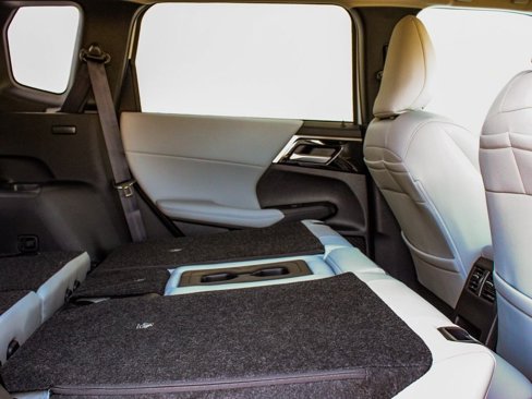 New 2025 Mitsubishi Outlander SE image 38