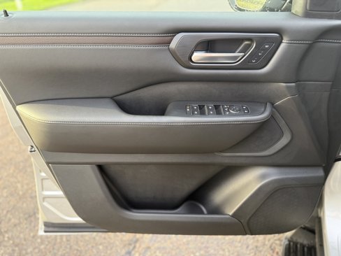 New 2026 Nissan Armada SL w/ Captain's Chari Seat Package image 19
