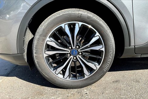 Used 2022 Ford Escape SE w/ SE Sport Appearance Package image 9