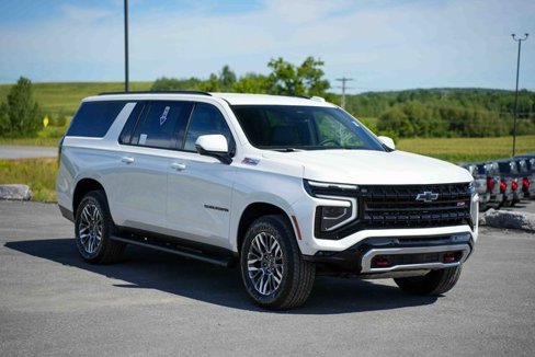 Used 2025 Chevrolet Suburban Z71 image 3