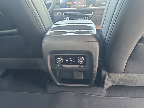 New 2026 Chevrolet Traverse High Country image 24