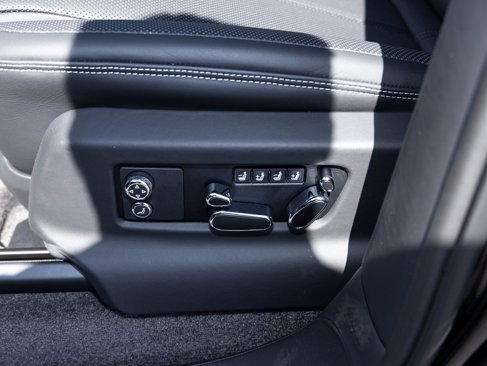 New 2025 Bentley Bentayga image 25