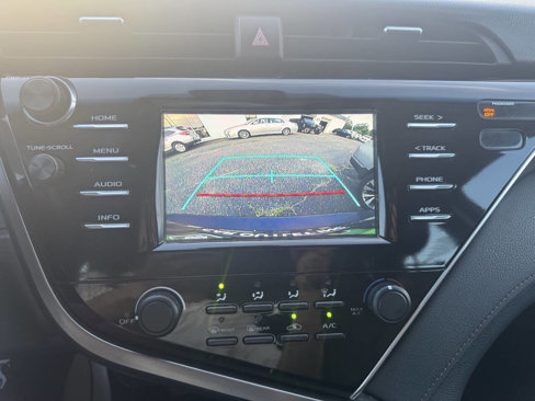 Used 2018 Toyota Camry LE image 23