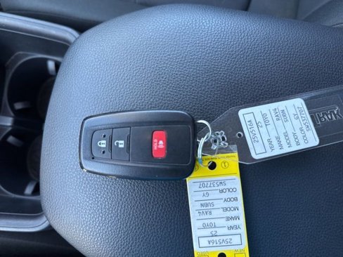 Used 2025 Toyota RAV4 XLE image 33