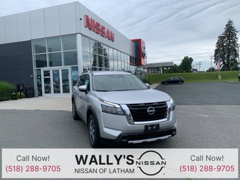 New 2025 Nissan Pathfinder SL image 1