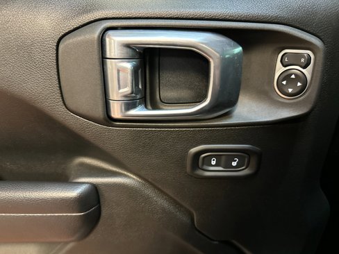 Certified 2021 Jeep Wrangler Sport S image 10