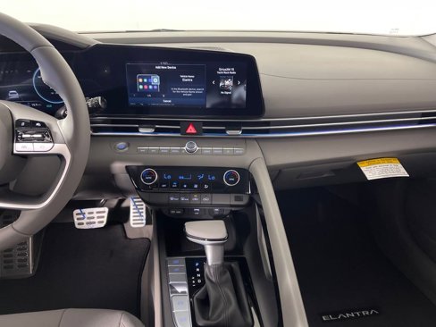 New 2025 Hyundai Elantra SEL image 16