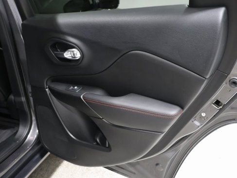 Used 2019 Jeep Cherokee Trailhawk w/ Comfort/Convenience Group image 23