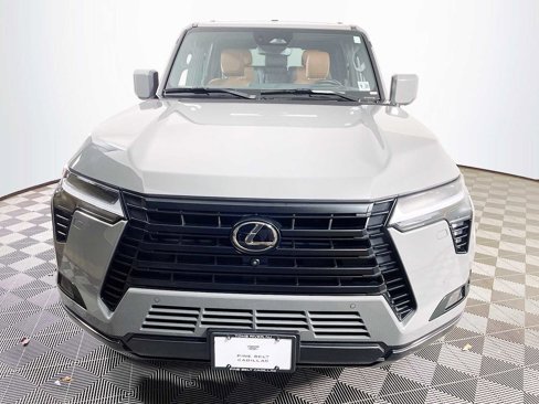 Used 2024 Lexus GX 550 image 2