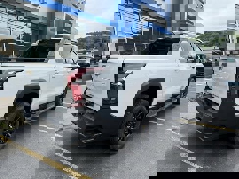 New 2025 Chevrolet Silverado EV LT image 4