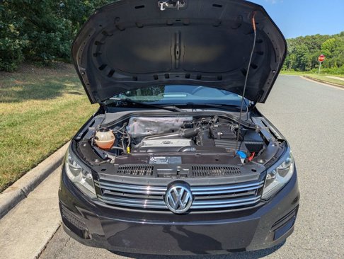 Used 2017 Volkswagen Tiguan Limited w/ Premium Package image 19