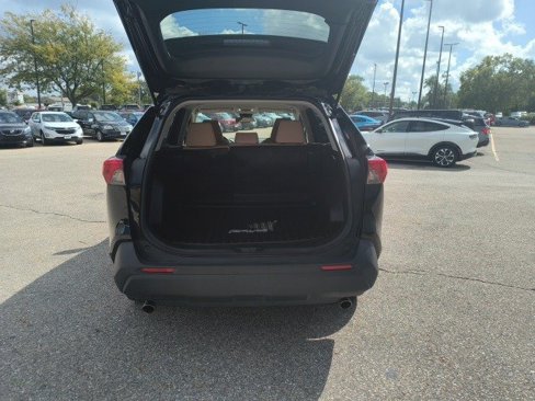 Used 2022 Toyota RAV4 LE image 14