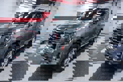 Used 2023 GMC Yukon XL SLT w/ SLT Premium Package image 5