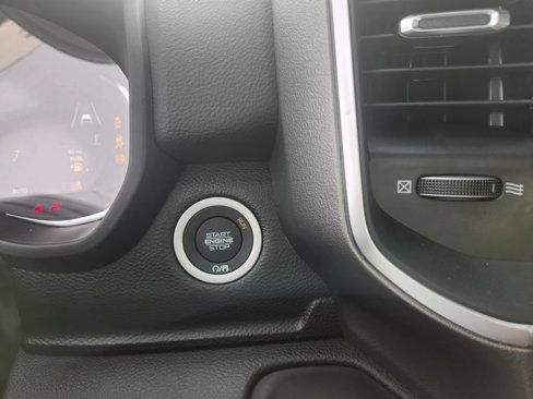 New 2025 RAM 1500 4x4 Crew Cab image 17