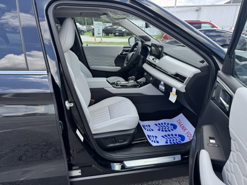 New 2025 Mitsubishi Outlander AWD image 24