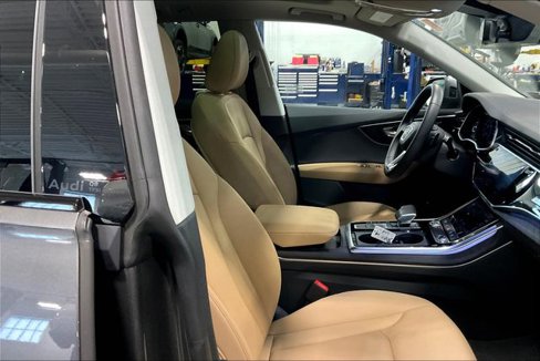 Certified 2025 Audi Q8 Premium image 7