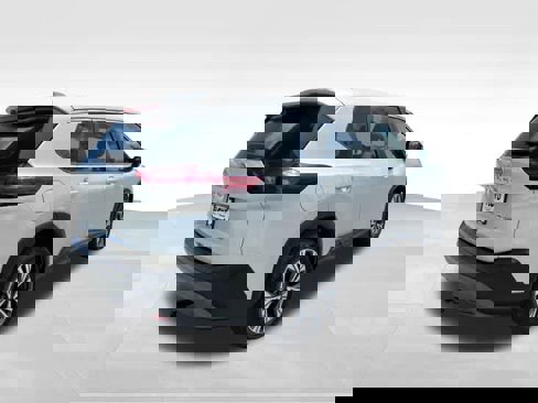 Used 2023 Nissan Rogue SV image 3