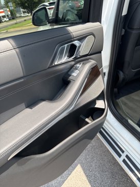 Used 2024 BMW X7 xDrive40i image 42