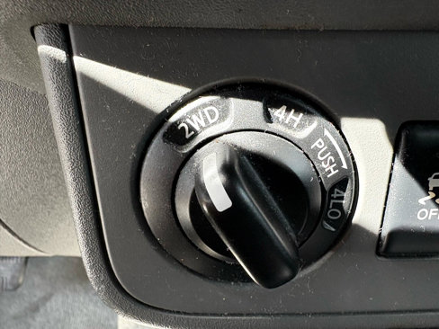 Used 2016 Nissan Frontier SV image 34