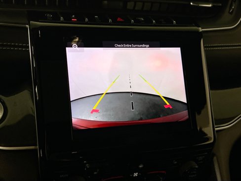 Used 2023 Jeep Grand Cherokee Altitude image 13