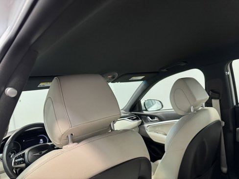 Used 2025 Genesis G70 2.5T image 11