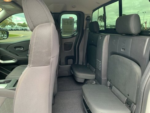 Used 2025 Nissan Frontier SV image 19
