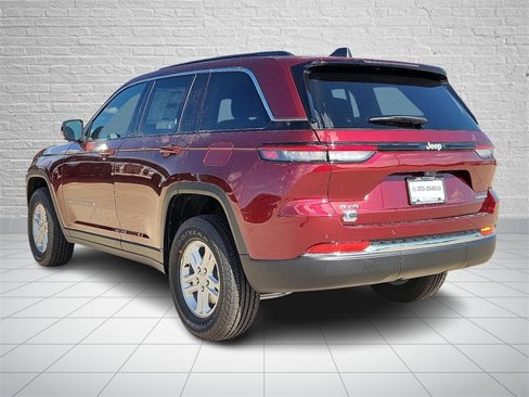 New 2025 Jeep Grand Cherokee Laredo image 3