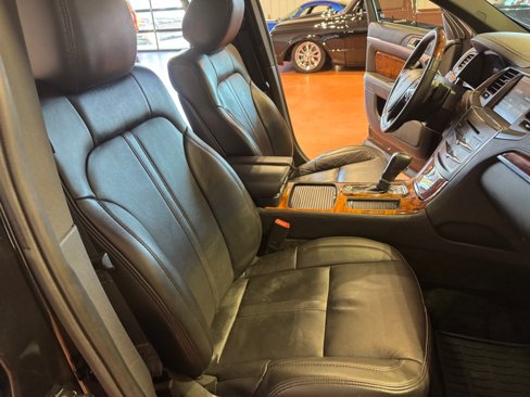 Used 2015 Lincoln MKS AWD w/ Equipment Group 201A image 23