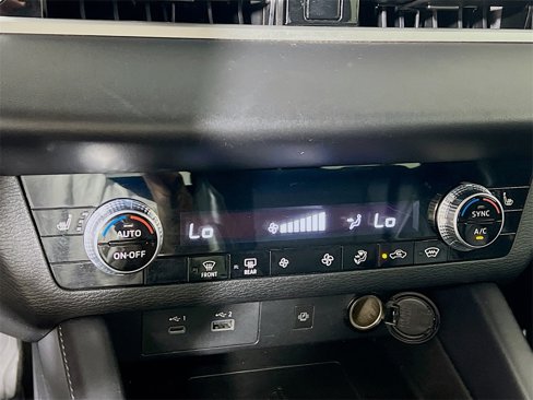 Used 2024 Mitsubishi Outlander SE image 15