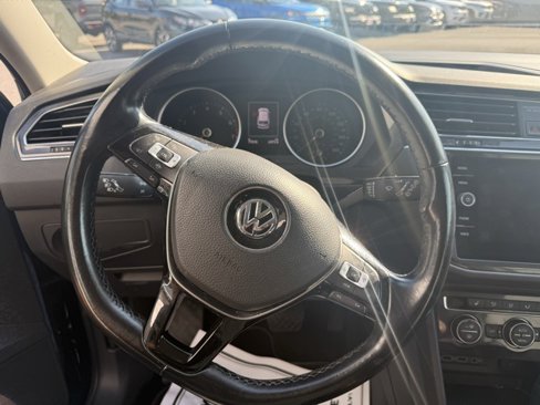 Used 2019 Volkswagen Tiguan SE image 12