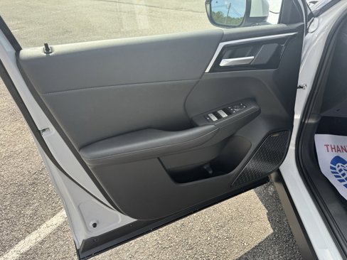 New 2025 Mitsubishi Outlander SE image 14