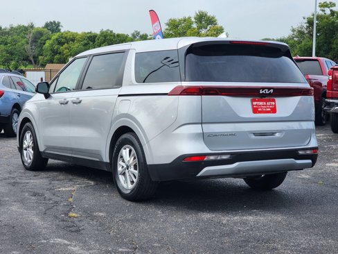 Used 2022 Kia Carnival LX image 5