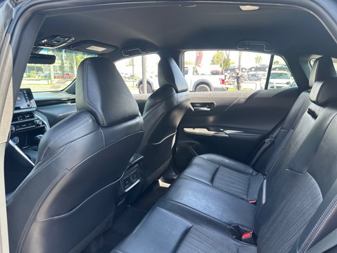 Used 2021 Toyota Venza XLE image 16